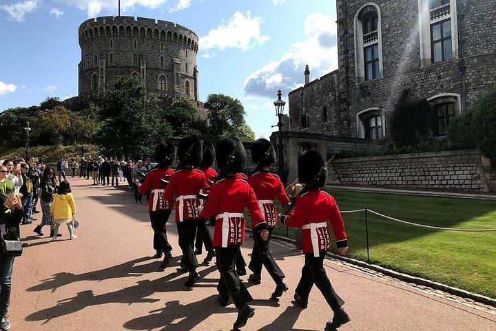 Castello di Windsor e Hampton Court Palace: A Royal Saga