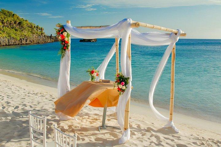 Destination Wedding on Roatan's beach (Cruise or Sunset)