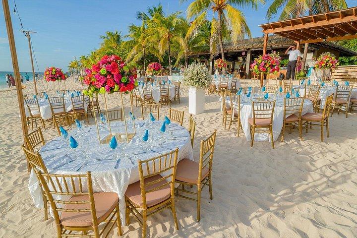 Destination Wedding on Roatan's beach (Cruise or Sunset)