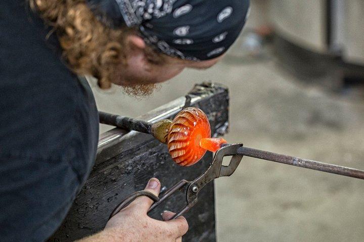 プラハ発、ガラス細工とランチ付きのカルルシュタイン城のプライベート ツアー