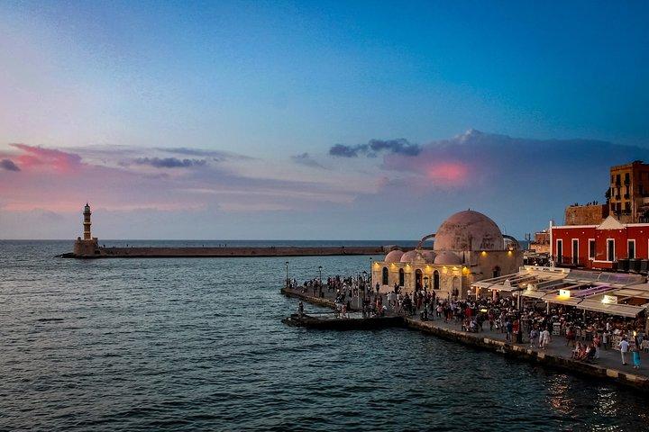 イラクリオンから：ハニア市、クルナス湖、レティムノ市への終日バス旅行