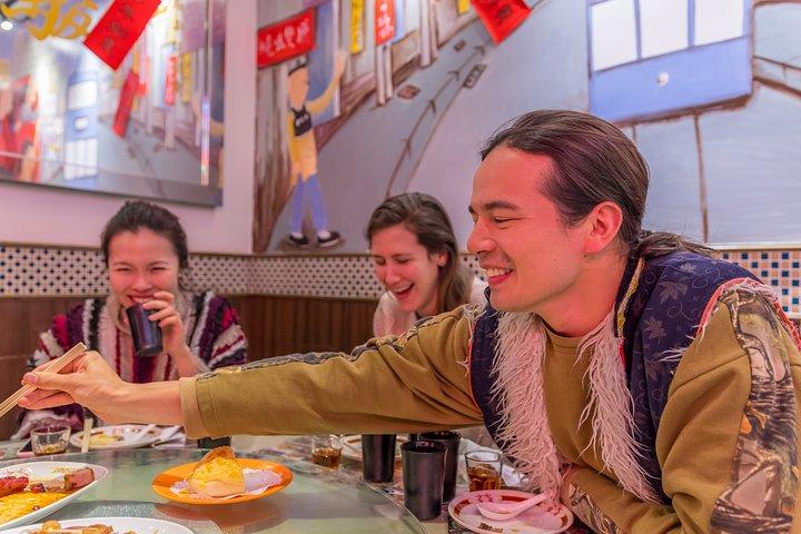 Shanghai de noche: tour gastronómico privado de 3 horas por la noche, bebidas incluidas