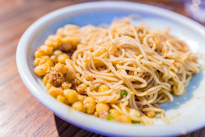 Shanghai de noche: tour gastronómico privado de 3 horas por la noche, bebidas incluidas