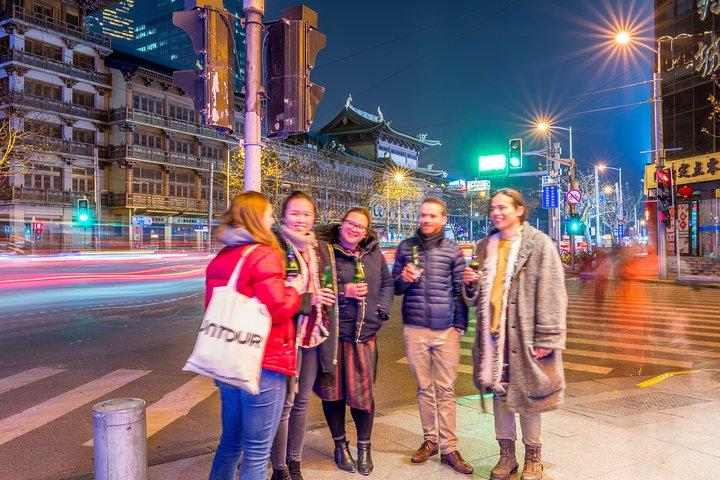 Shanghai By Night: visite gastronomique privée de 3 heures en soirée, boissons comprises
