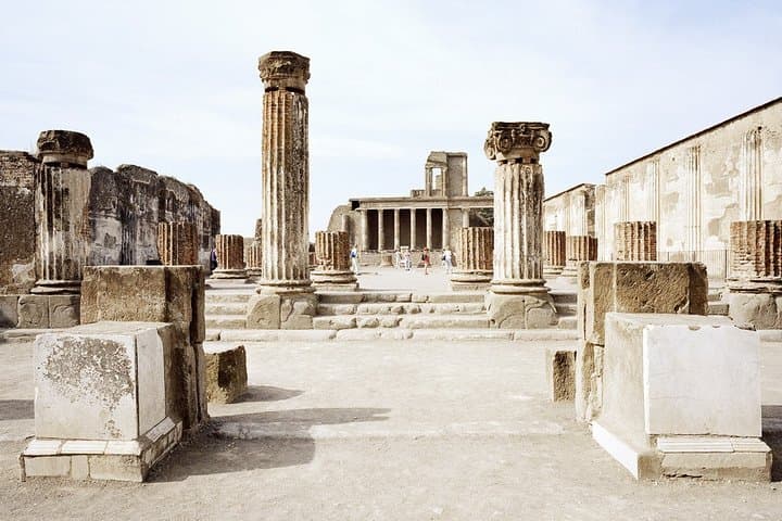 Transfer from Naples to Sorrento with stop in Pompeii