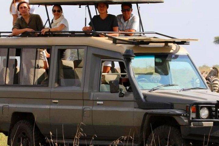 4日間のマサイマラとナイバシャ湖4X4ランドクルーザーサファリ-ハイエンド
