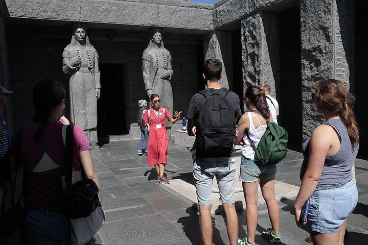 グレート モンテネグロ ツアー - ロブチェン国立公園、ロブチェン霊廟、クルノイェヴィッチ川、スヴェティ ステファン