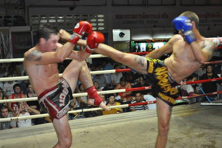 Muay Thai boksning kamp action – Patong Stadium