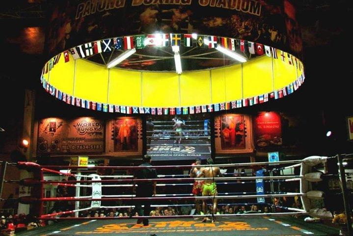 Muay Thai boksning kamp action – Patong Stadium