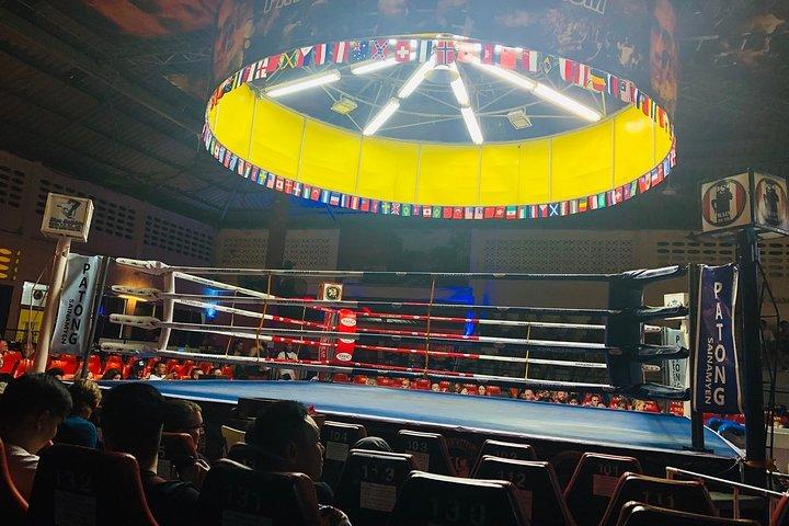 Muay Thai boksning kamp action – Patong Stadium