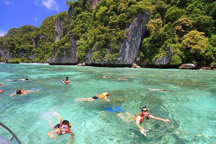 Phi Phi Islands Adventure: Ferry, Snorkeling & Island Lunch