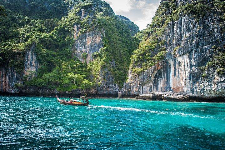 Phi Phi Islands Adventure: Ferry, Snorkeling & Island Lunch