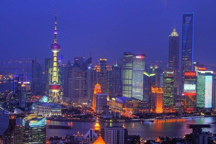 Tour nocturno privado: crucero por el río VIP y opción de la Torre de Shanghai