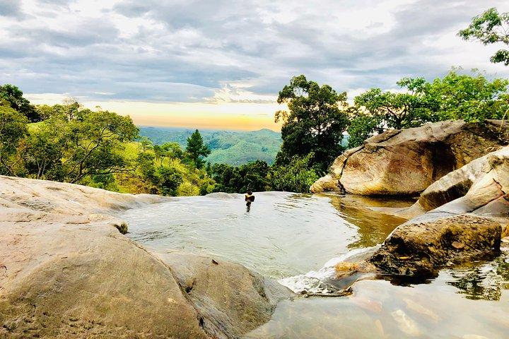 Diyaluma Waterfall & Natural Pool Bath.