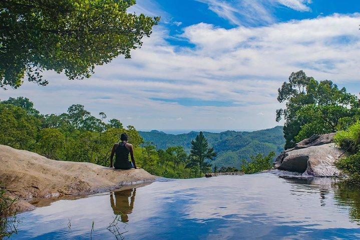 Cascata Diyaluma e vasca da bagno naturale.