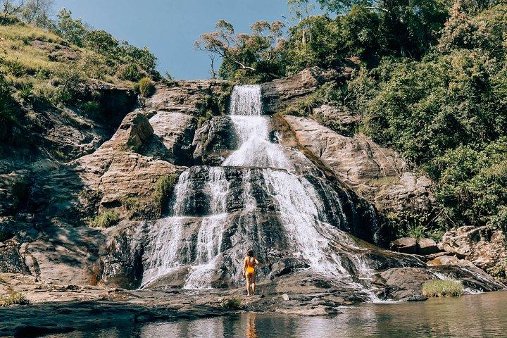 Cascata Diyaluma e vasca da bagno naturale.