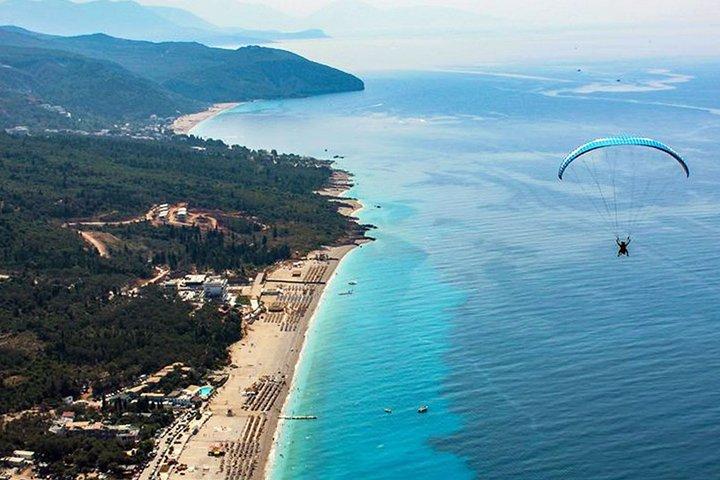 3 - Tour di un giorno dei castelli albanesi e della Riviera da Tirana (auto e autista)