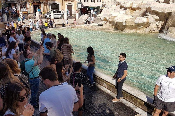 ポストクルーズチヴィタヴェッキア港から3時間のローマツアー（ドロップオフ付き）