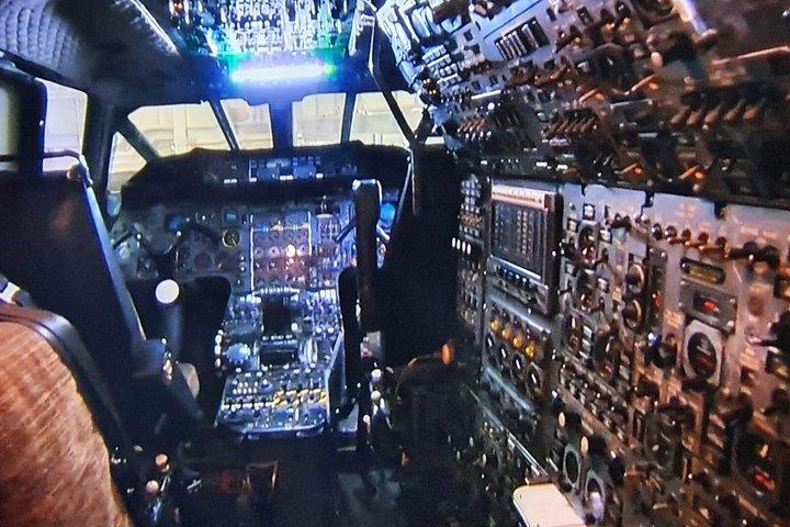 豪華な自家用車の日雇い:ダックスフォード帝国戦争博物館とエリー経由のロンドン