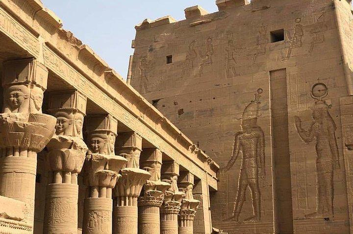 アスワンからKom OmboとEdfuの寺院を訪れる一晩ルクソール