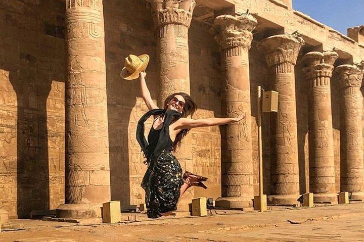 アスワンからKom OmboとEdfuの寺院を訪れる一晩ルクソール