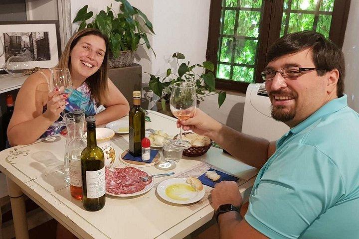 シエナモンテリッジョーニサンジミニャーノ、フィレンツェ発ランチ＆ワインテイスティング1日