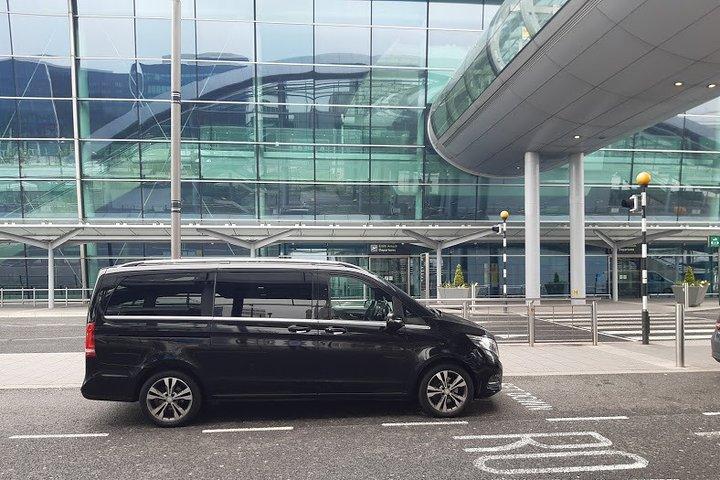 ダブリン空港プレミアムカーサービスへのドロモランド城
