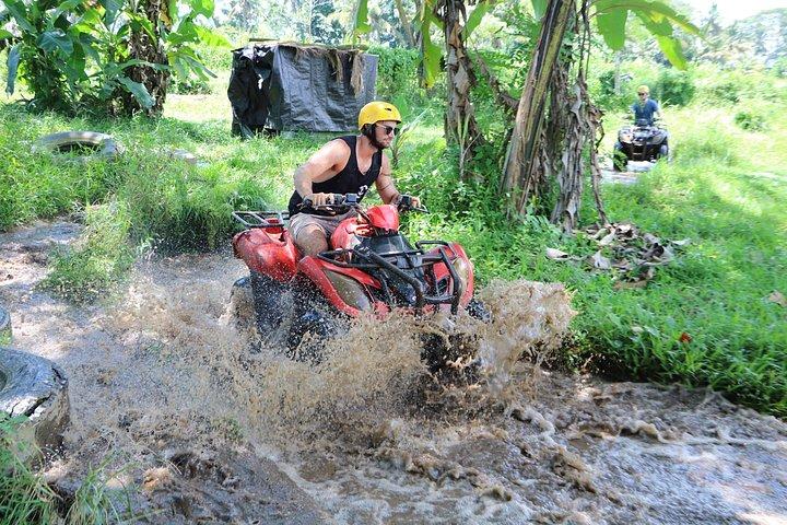 オールインクルーシブ：象徴的な寺院タナロットを訪問するATVツアー