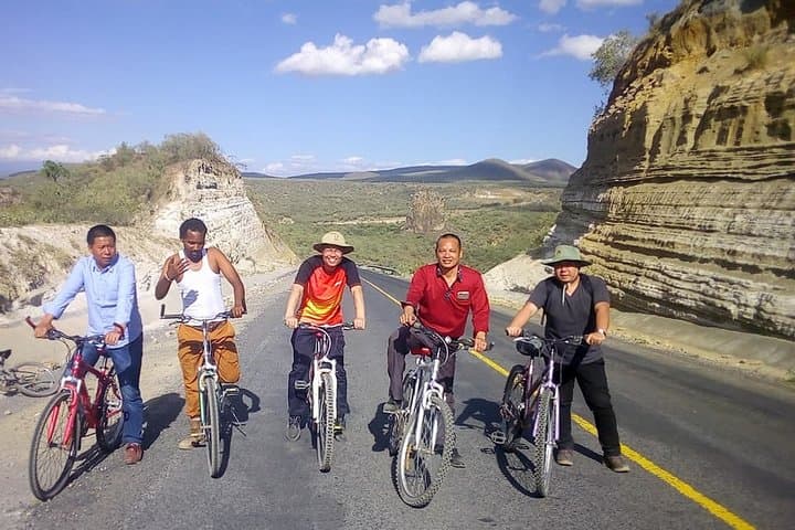 2-Day Guided Safari Tour of Hell's Gate Park and Lake Naivasha