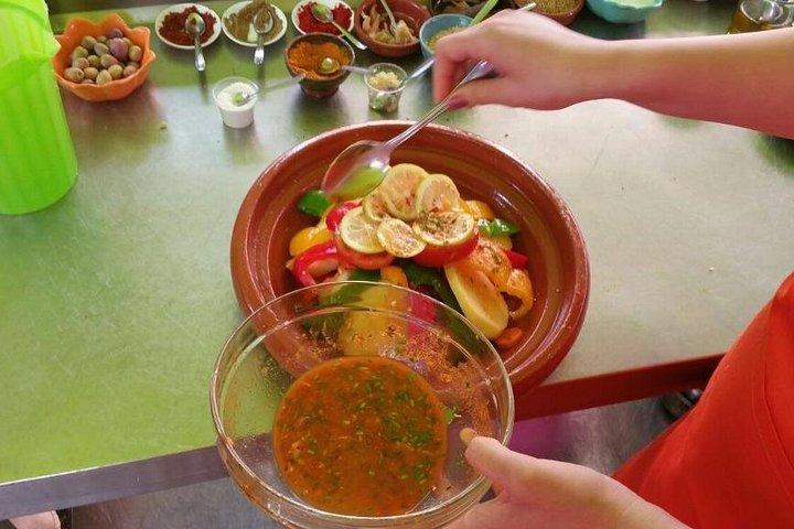 マラケシュ: ベルベル人の家族でハイアトラス料理教室