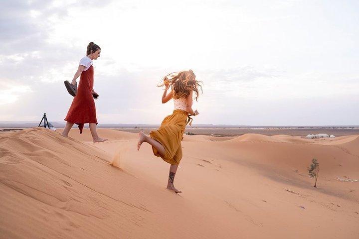 Tour condiviso di 2 giorni da Fes a Marrakech attraverso il deserto del Sahara in Marocco