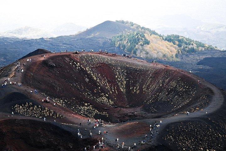 クレーターのプロセッコとエトナ山サンセットプライベートツアー