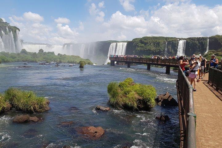 バードパーク訪問付きイグアスの滝ブラジルツアー