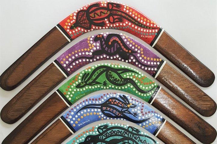オーストラリアのブリスベンで本物のアボリナルを返すブーメランを投げることを学ぶ