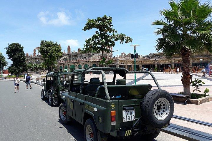 フーコック島の南をクラシック陸軍ジープで探索