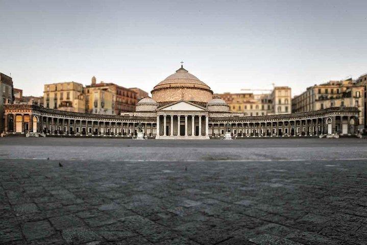 Private Walking Royal Tour of Naples: kastelen en koningen