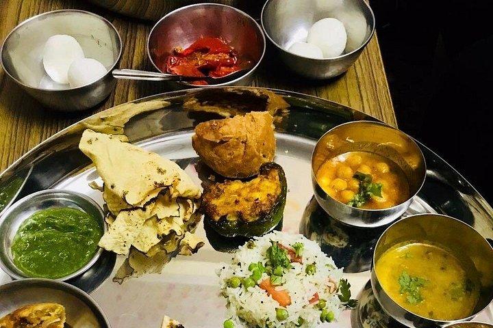 インド人家族とのディナーを含むガイド付きジャイプール ツアー