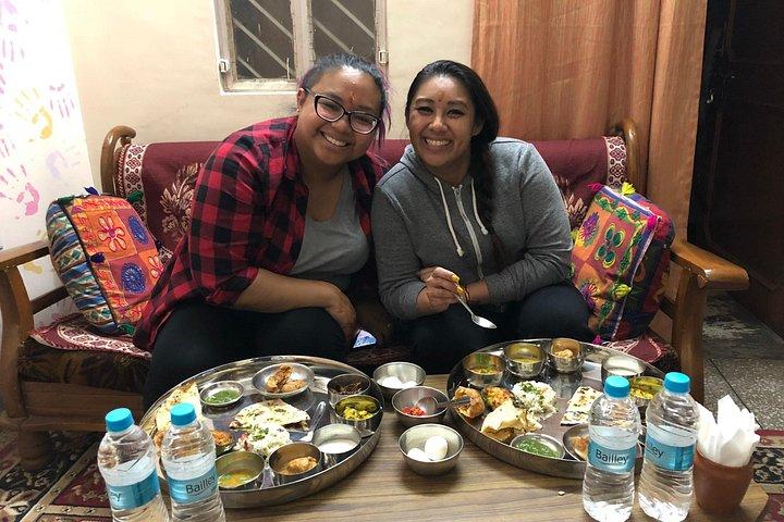 インド人家族とのディナーを含むガイド付きジャイプール ツアー