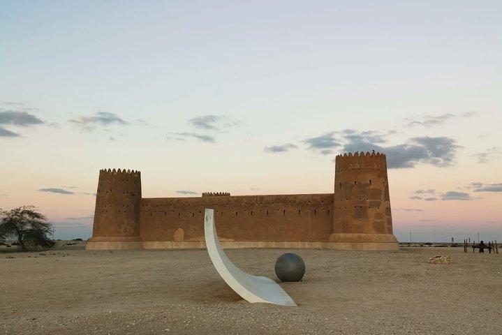 カタールの北を探索する：ズブラー砦とアルホールの漁村を訪れる