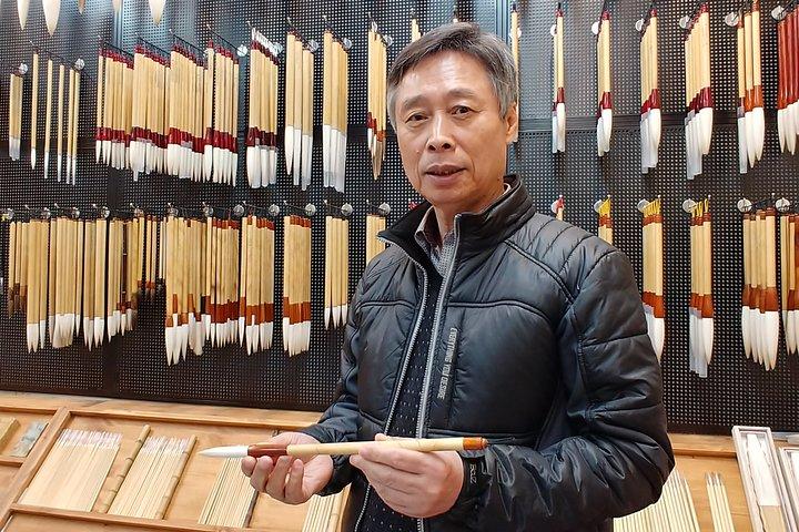 Artist Studio Tour - Korean Calligraphy Brush Master " Backsan"