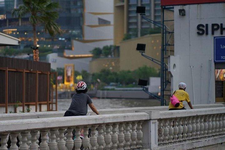 バンコクからラッタナコシン島への日帰りサイクリングツアー