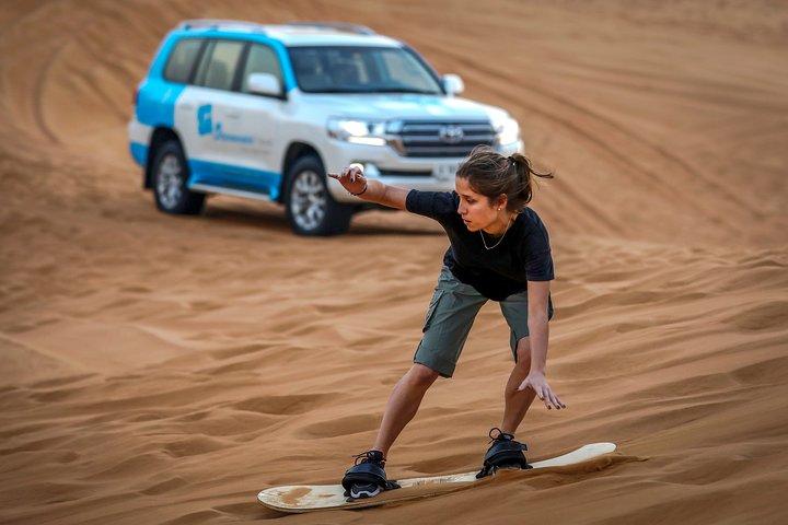 ドバイ：アドベンチャー クワッドバイク サファリ、ラクダ乗り、軽食