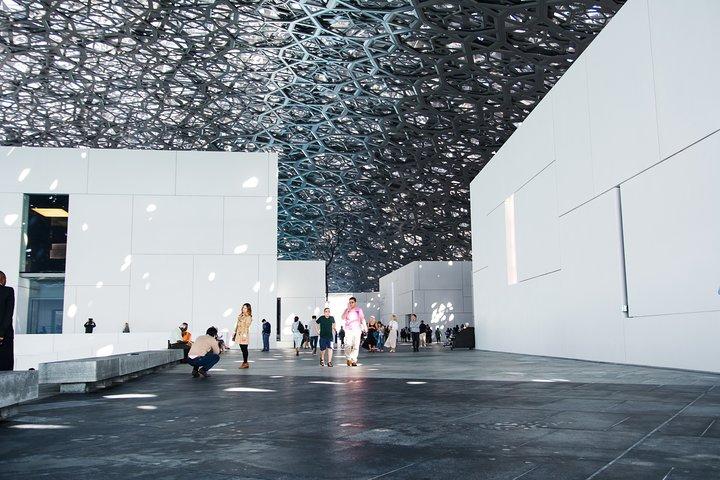 ドバイ発：グランド モスクとルーブル美術館を含むアブダビ 1 日ツアー