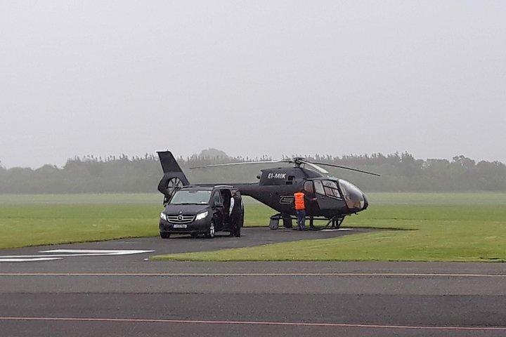 ダブリン空港プレミアムカーサービスへのドロモランド城