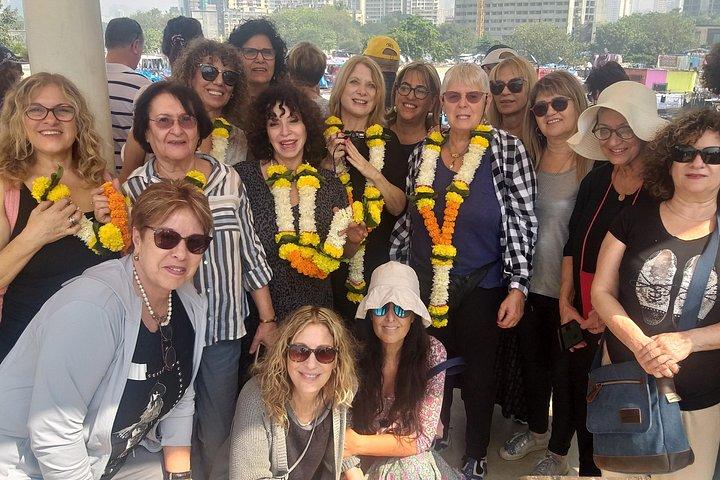 ムンバイ グループ シティ ツアー - (Mumbai On Wheels) 政府認可ガイド付き