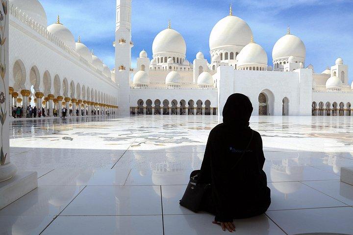 From Dubai: Abu Dhabi City Sightseeing And Sheikh Zayed Mosque