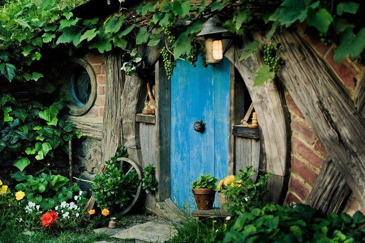 Hobbiton Movie Set Tour di un giorno completamente guidato per piccoli gruppi da Auckland