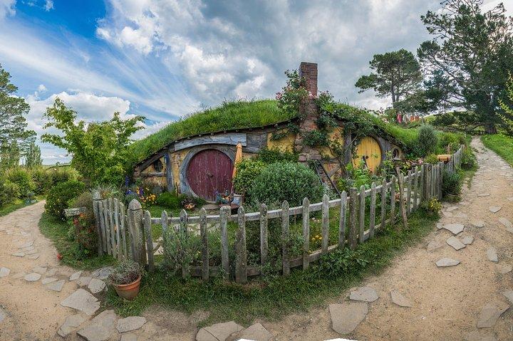 Hobbiton Movie Set Tour di un giorno completamente guidato per piccoli gruppi da Auckland