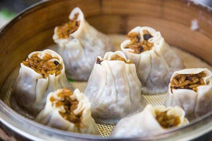 Zhaojialou Water Town Private Day Tour with Shanghai City Highlights