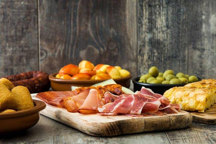 バルセロナ ポート ショア エクスカーション : 田舎のワインとカバのテイスティングとランチ